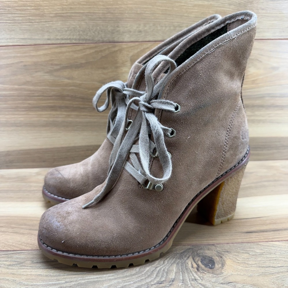 UGG‎ Calynda Suede Booties Womens 7.5 Beige Suede Lace Up Heeled